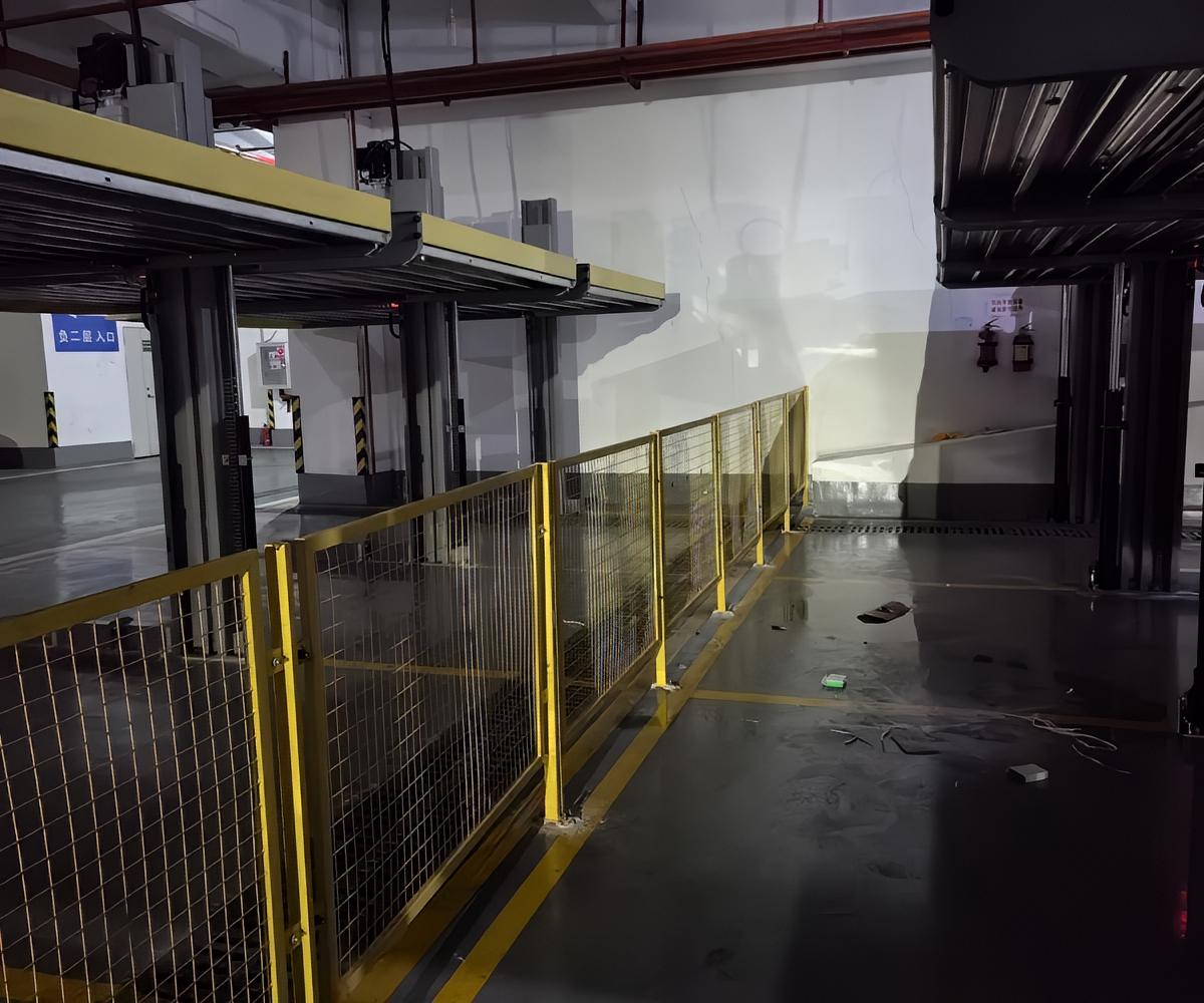 兩柱簡易升降立體車庫高效利用空間的新型停車解決方案
